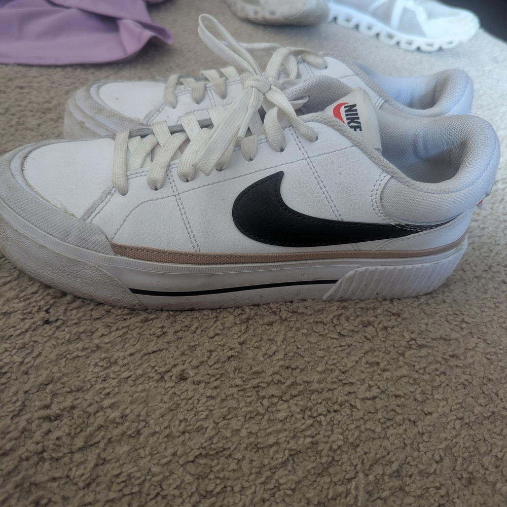 Nike Kids White and Black Low-Top Sneakers